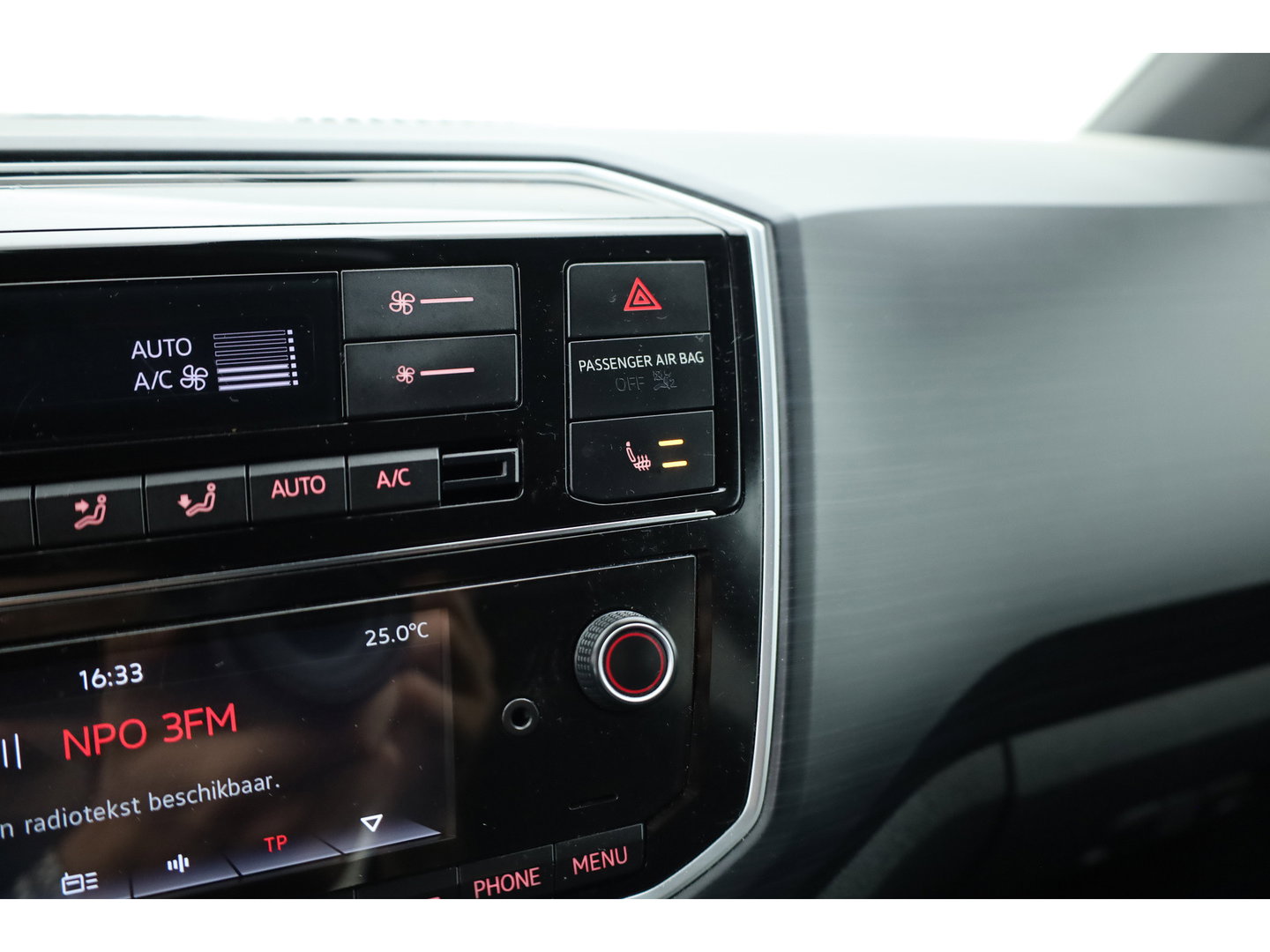 Volkswagen up! 1.0 TSI BMT Cross Up! | RIJKLAAR !! | Cruise Control | PDC+A | Stoelverw. | Bluetooth | 16''