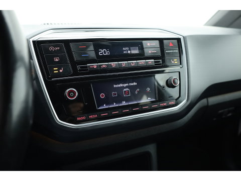 Volkswagen up! 1.0 TSI BMT Cross Up! | RIJKLAAR !! | Cruise Control | PDC+A | Stoelverw. | Bluetooth | 16''