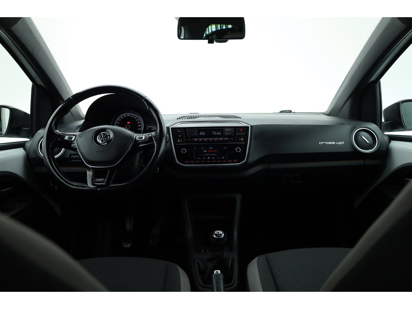 Volkswagen up! 1.0 TSI BMT Cross Up! | RIJKLAAR !! | Cruise Control | PDC+A | Stoelverw. | Bluetooth | 16''