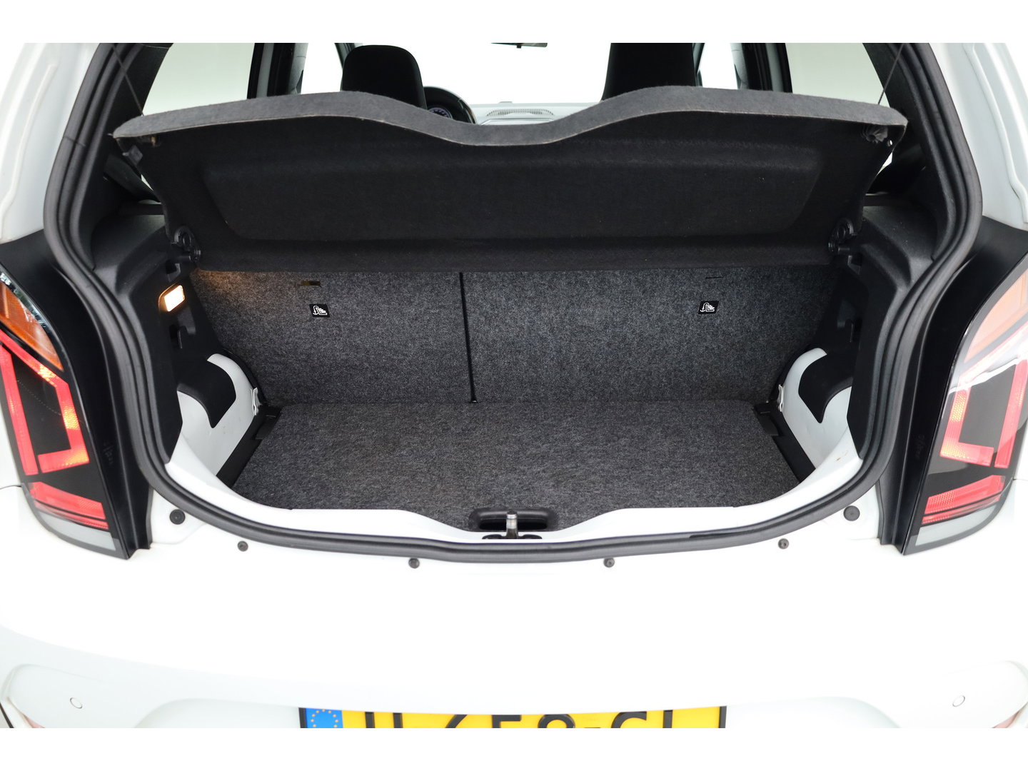 Volkswagen up! 1.0 TSI BMT Cross Up! | RIJKLAAR !! | Cruise Control | PDC+A | Stoelverw. | Bluetooth | 16''