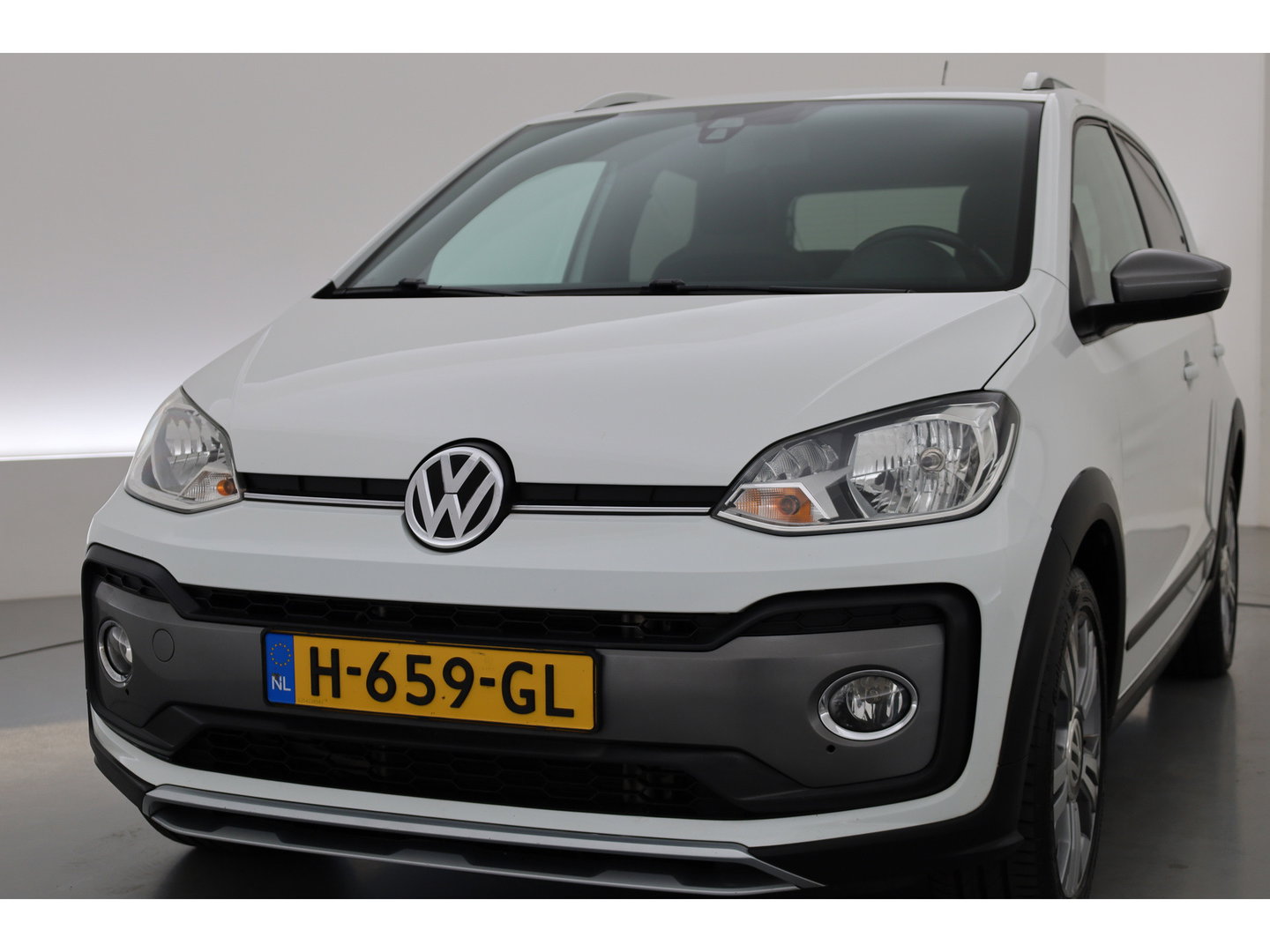 Volkswagen up! 1.0 TSI BMT Cross Up! | RIJKLAAR !! | Cruise Control | PDC+A | Stoelverw. | Bluetooth | 16''