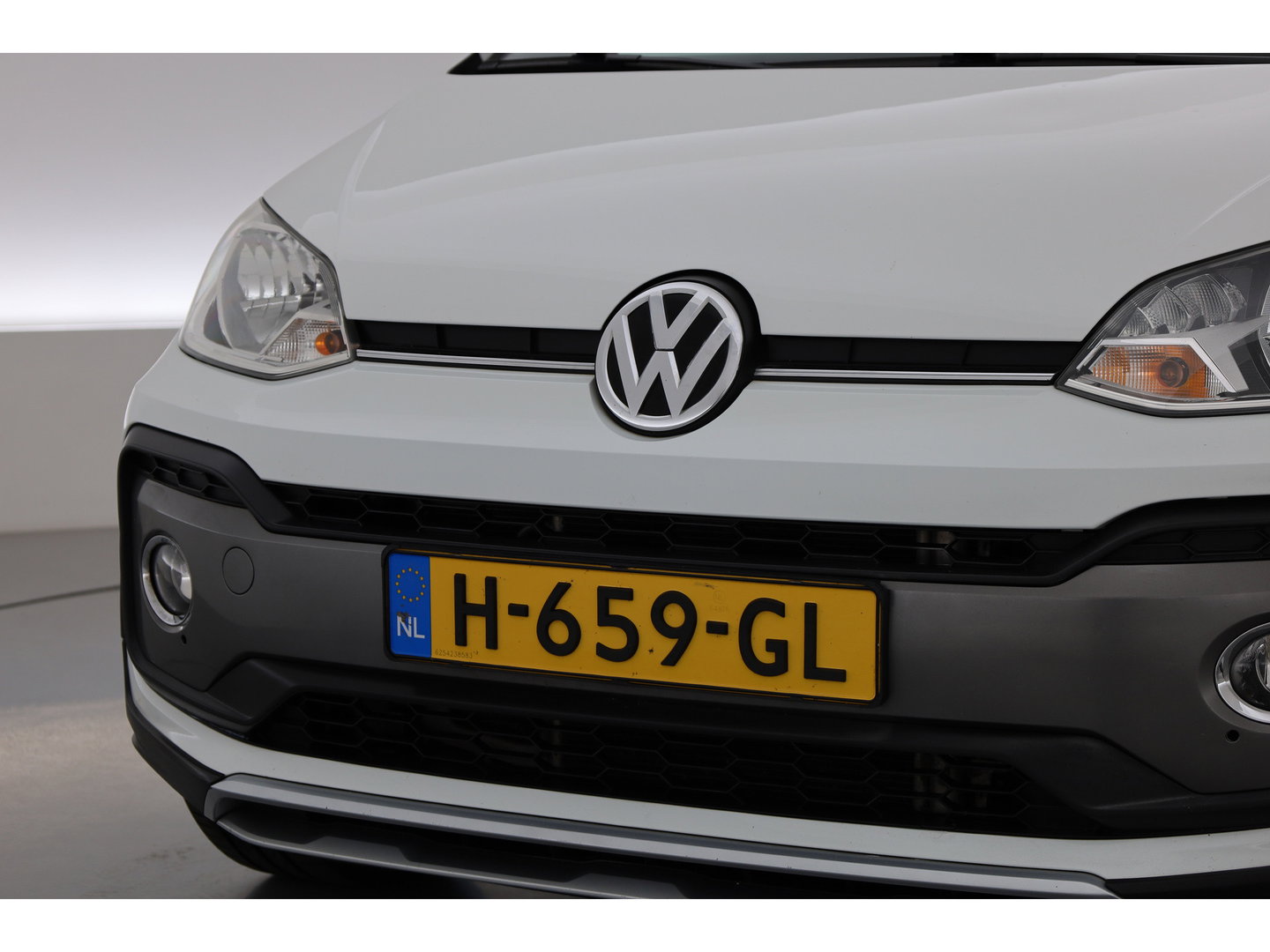 Volkswagen up! 1.0 TSI BMT Cross Up! | RIJKLAAR !! | Cruise Control | PDC+A | Stoelverw. | Bluetooth | 16''