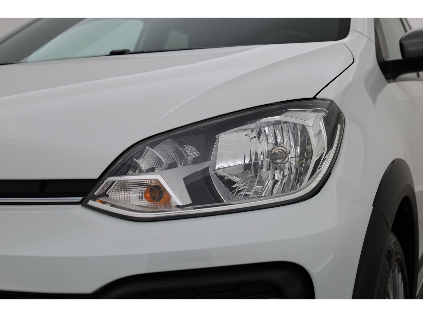 Volkswagen up! 1.0 TSI BMT Cross Up! | RIJKLAAR !! | Cruise Control | PDC+A | Stoelverw. | Bluetooth | 16''