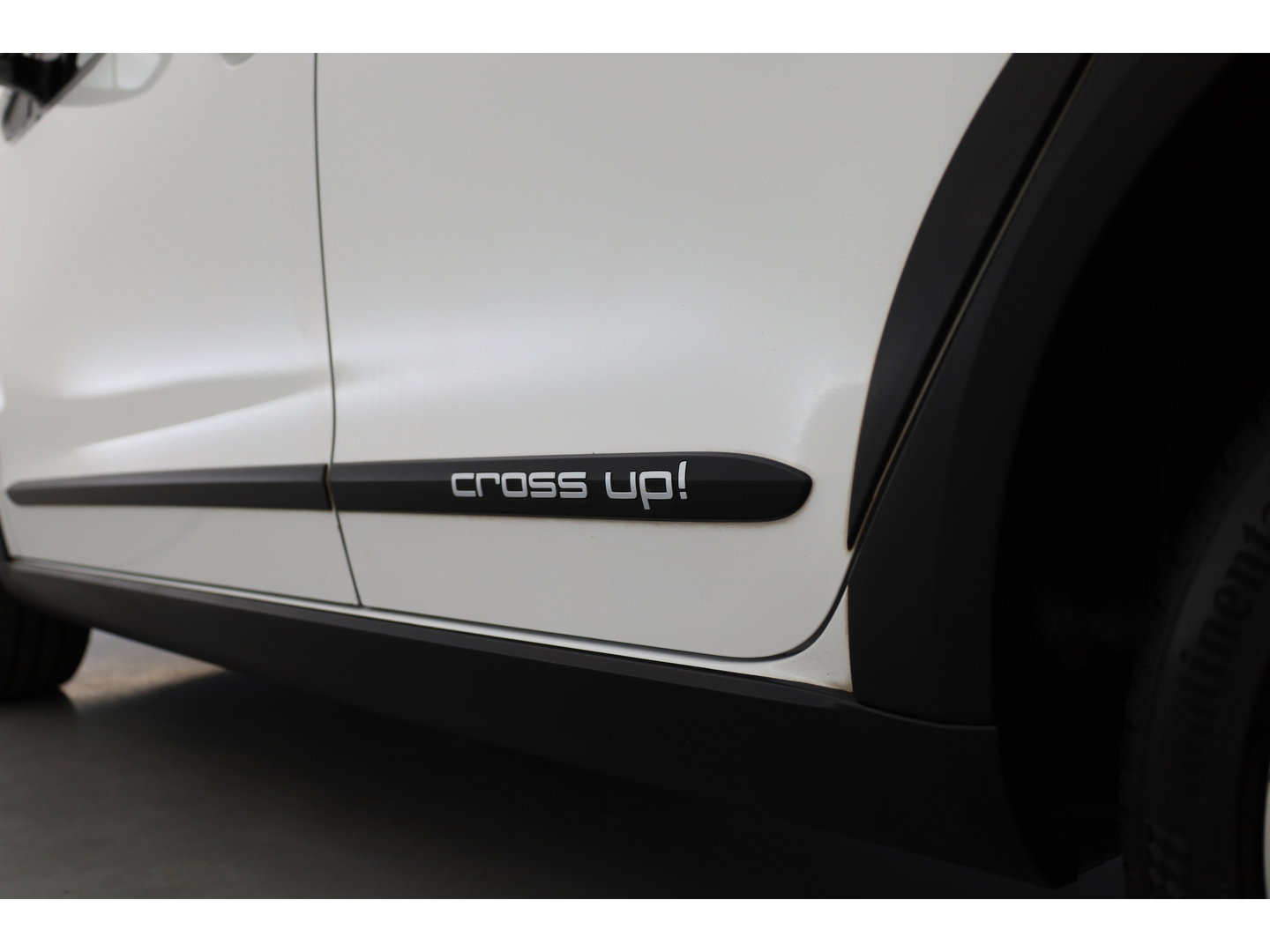 Volkswagen up! 1.0 TSI BMT Cross Up! | RIJKLAAR !! | Cruise Control | PDC+A | Stoelverw. | Bluetooth | 16''
