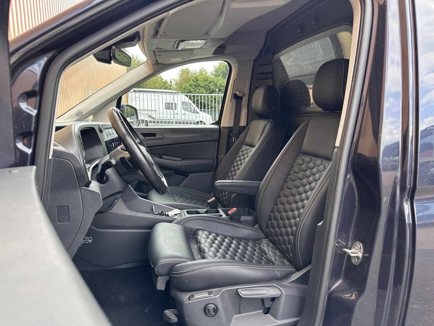 Volkswagen Caddy Cargo 2.0 TDI | ACC | Achteruitrijcamera | Parkeersensoren | Apple Carplay | Android Auto | Keyless | Verlaagd | LED |
