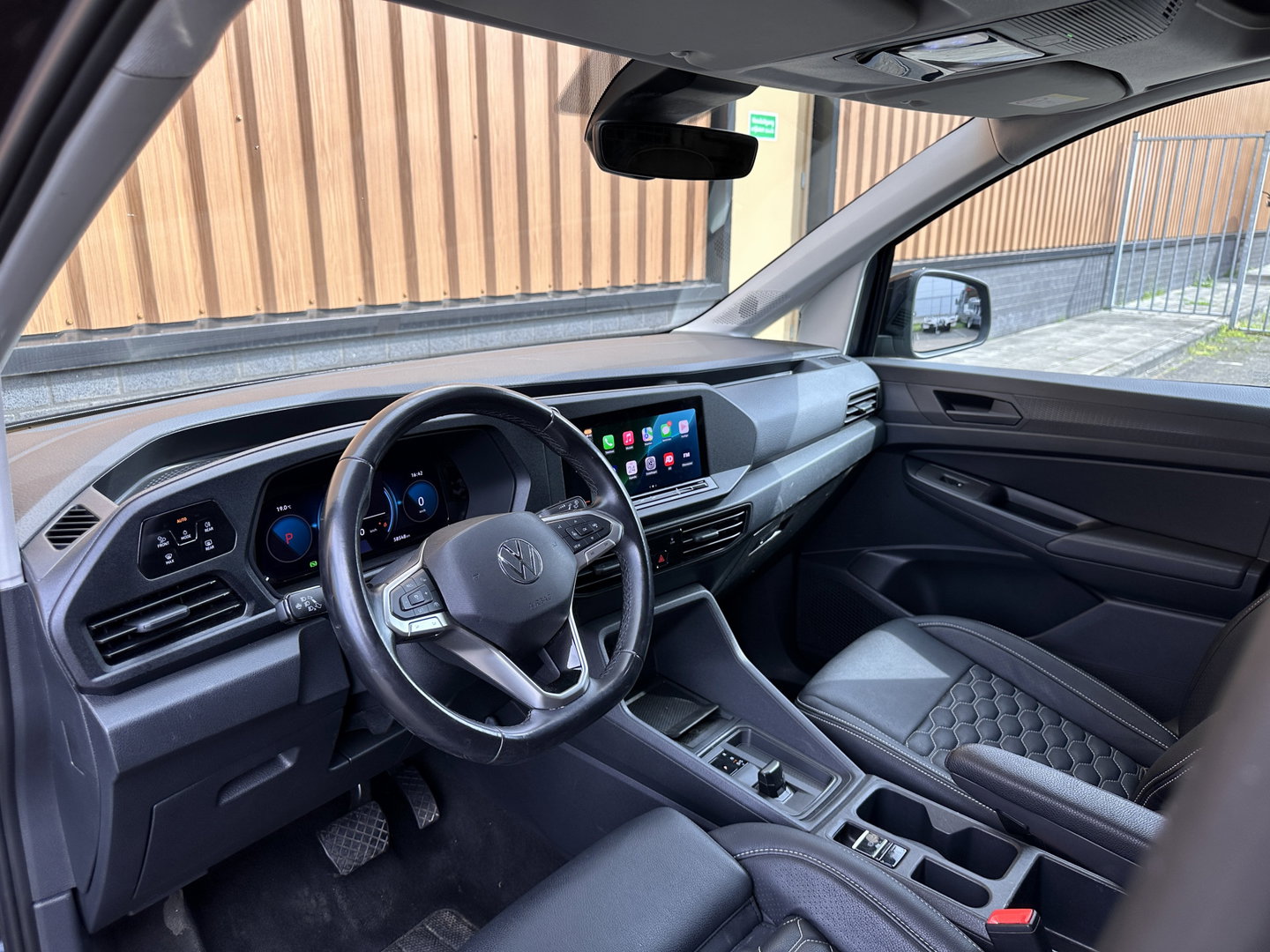 Volkswagen Caddy Cargo 2.0 TDI | ACC | Achteruitrijcamera | Parkeersensoren | Apple Carplay | Android Auto | Keyless | Verlaagd | LED |