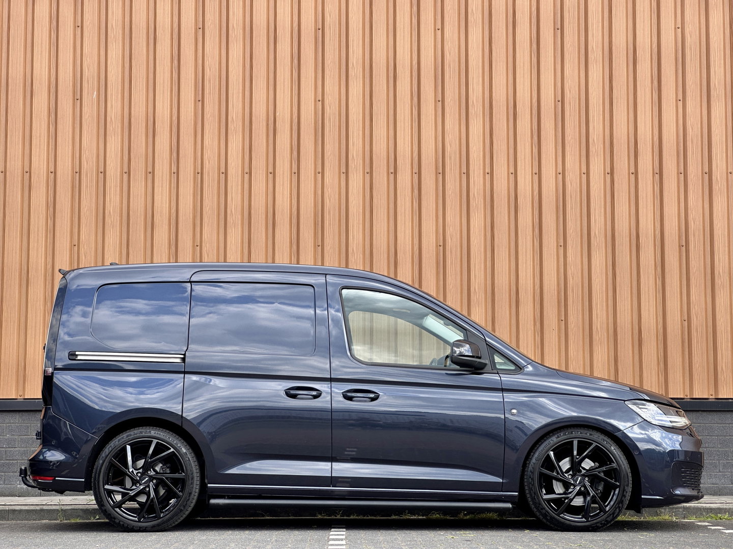 Volkswagen Caddy Cargo 2.0 TDI | ACC | Achteruitrijcamera | Parkeersensoren | Apple Carplay | Android Auto | Keyless | Verlaagd | LED |