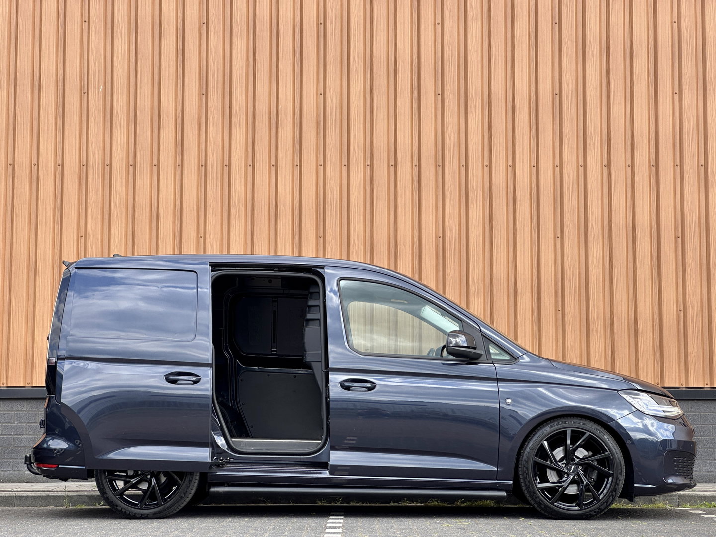 Volkswagen Caddy Cargo 2.0 TDI | ACC | Achteruitrijcamera | Parkeersensoren | Apple Carplay | Android Auto | Keyless | Verlaagd | LED |