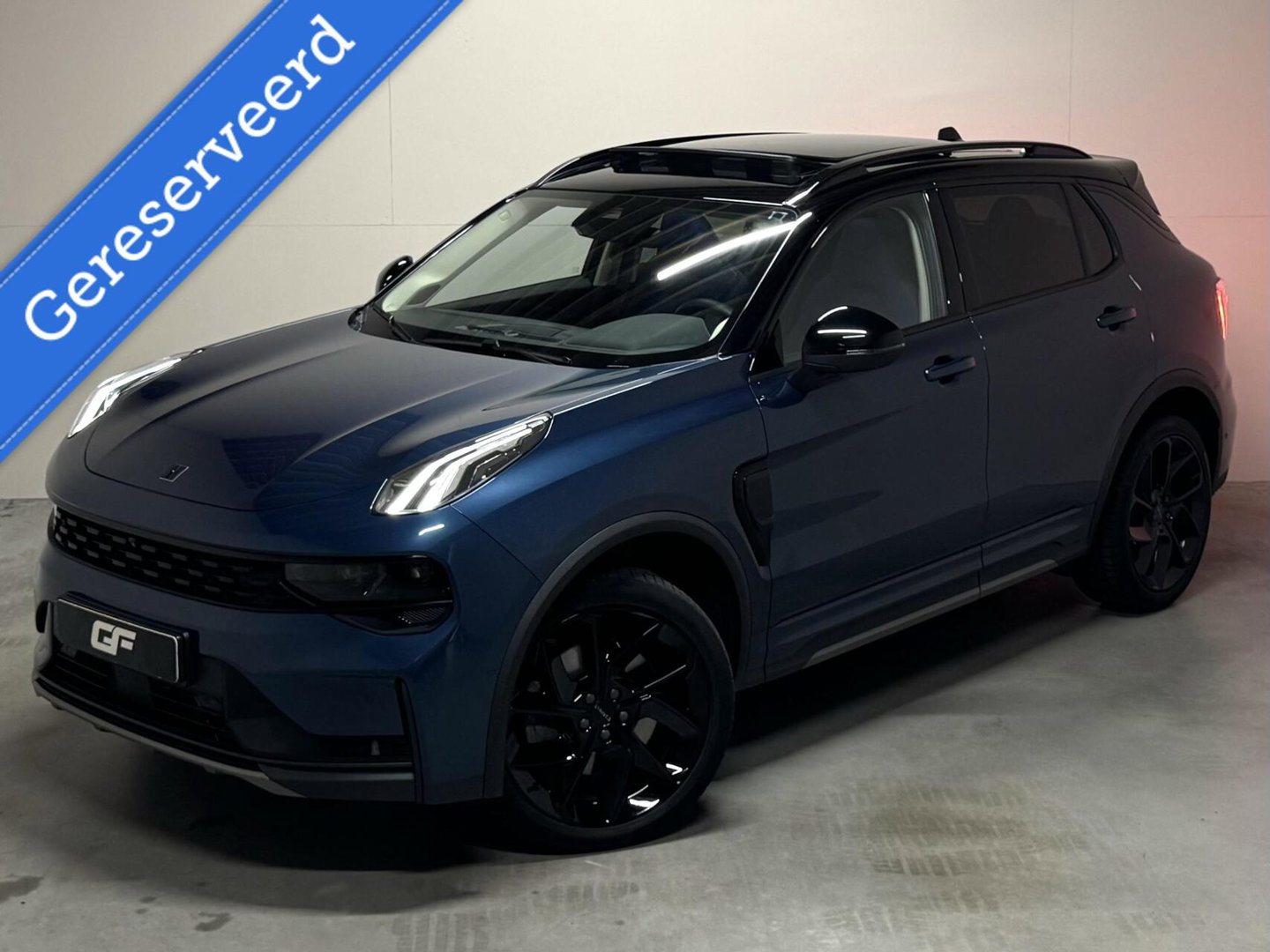Lynk & Co 01 1.5 Plug-in Black Edition Pano Sfeer. CarPlay 360° Trekh.
