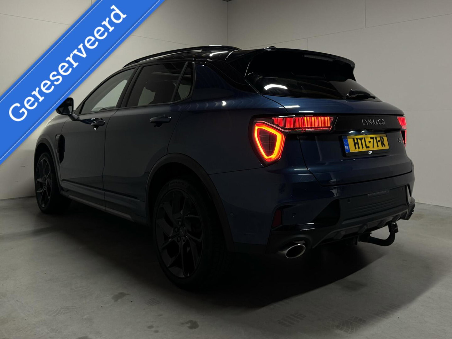 Lynk & Co 01 1.5 Plug-in Black Edition Pano Sfeer. CarPlay 360° Trekh.