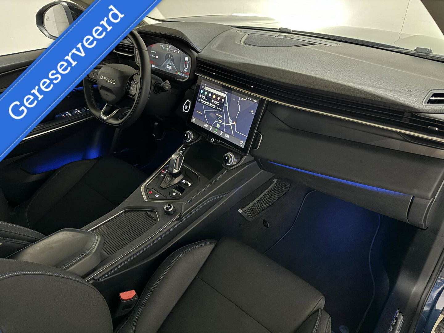 Lynk & Co 01 1.5 Plug-in Black Edition Pano Sfeer. CarPlay 360° Trekh.