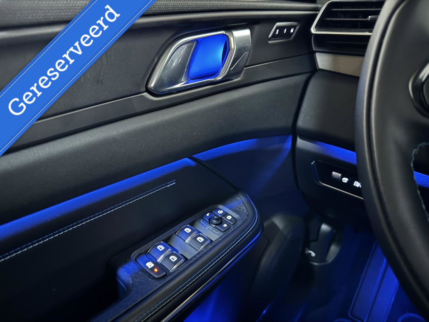 Lynk & Co 01 1.5 Plug-in Black Edition Pano Sfeer. CarPlay 360° Trekh.