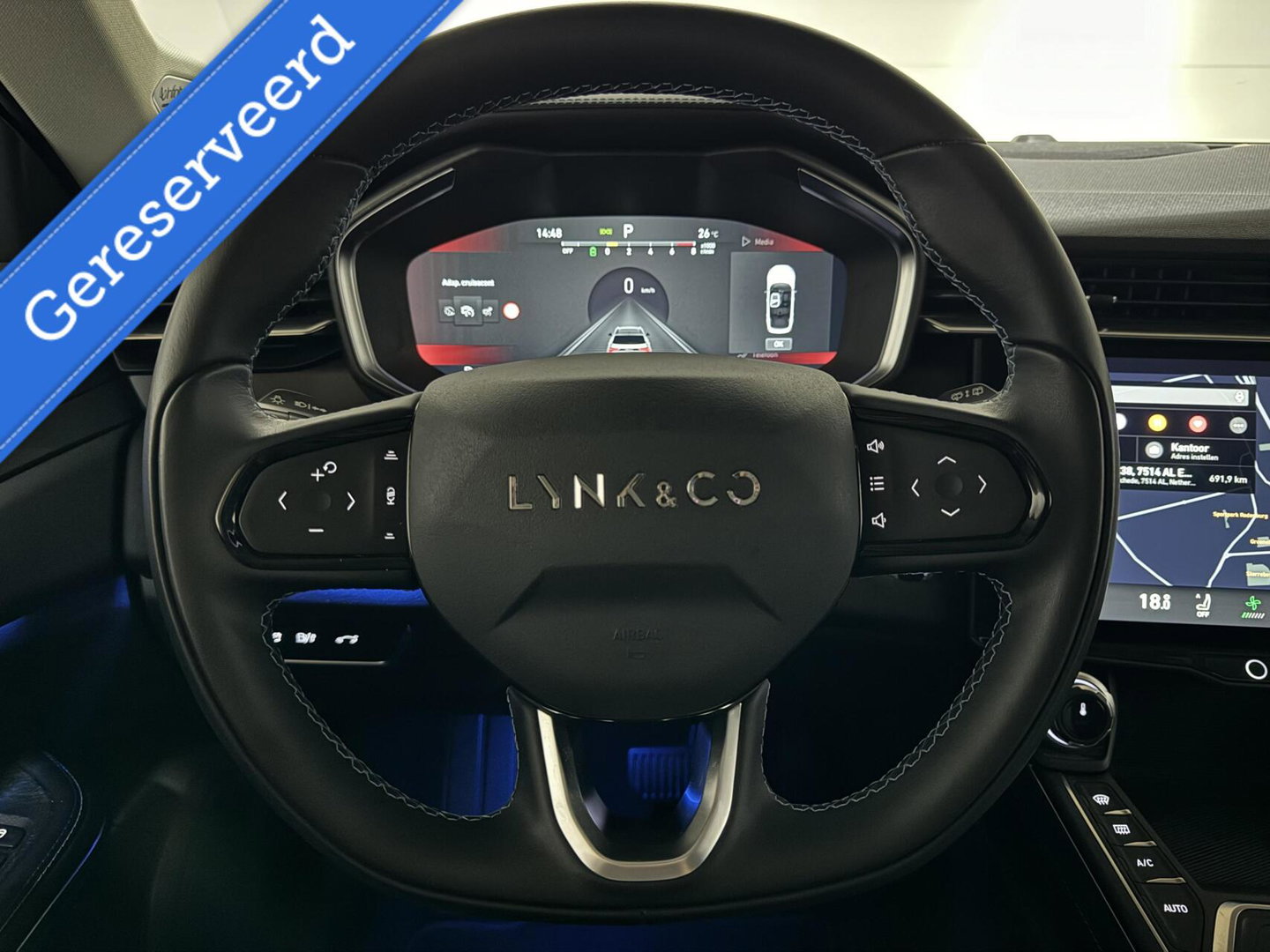 Lynk & Co 01 1.5 Plug-in Black Edition Pano Sfeer. CarPlay 360° Trekh.