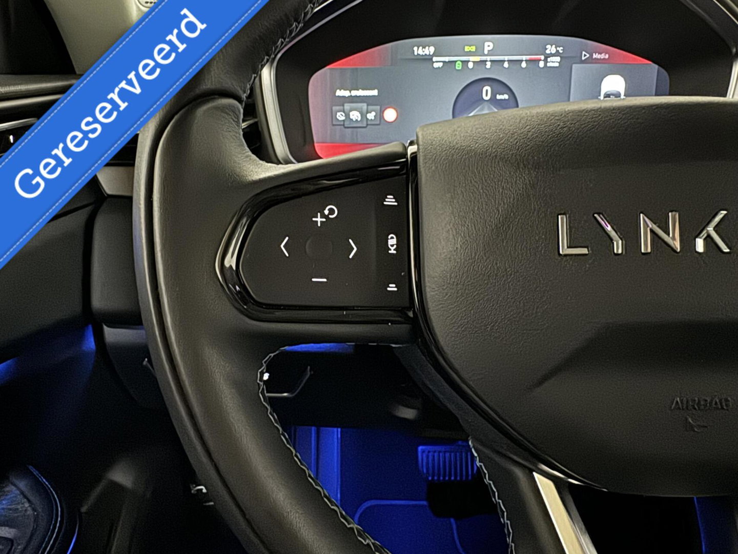 Lynk & Co 01 1.5 Plug-in Black Edition Pano Sfeer. CarPlay 360° Trekh.