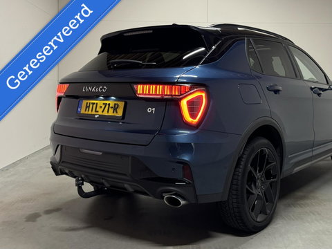 Lynk & Co 01 1.5 Plug-in Black Edition Pano Sfeer. CarPlay 360° Trekh.