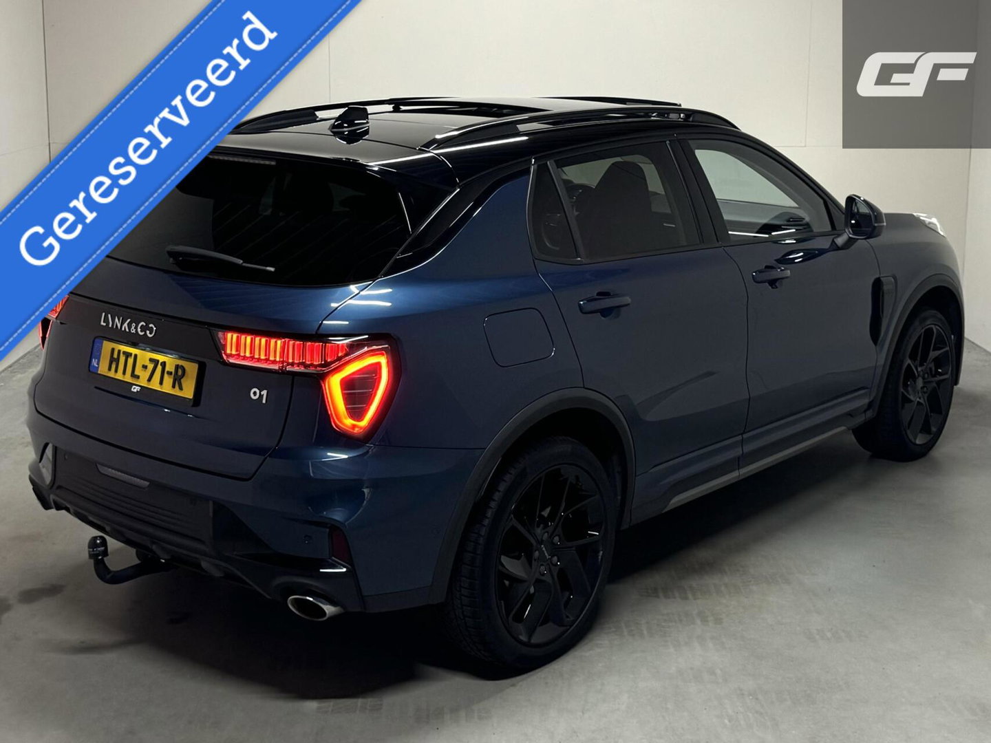 Lynk & Co 01 1.5 Plug-in Black Edition Pano Sfeer. CarPlay 360° Trekh.