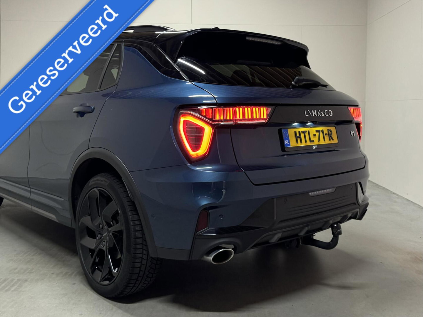 Lynk & Co 01 1.5 Plug-in Black Edition Pano Sfeer. CarPlay 360° Trekh.
