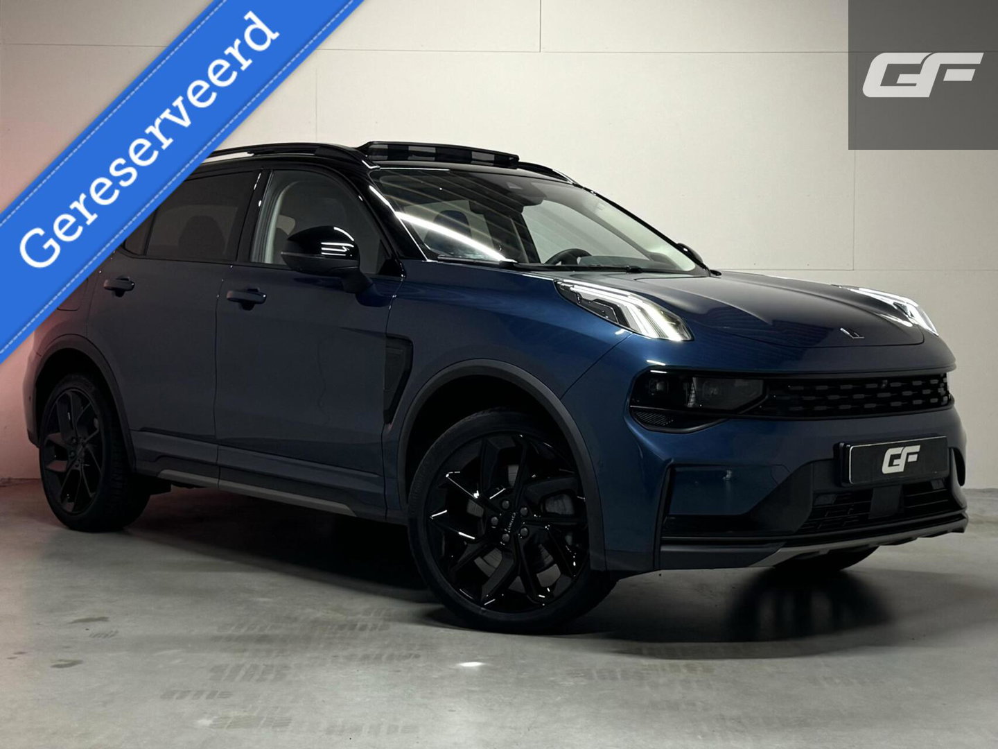 Lynk & Co 01 1.5 Plug-in Black Edition Pano Sfeer. CarPlay 360° Trekh.
