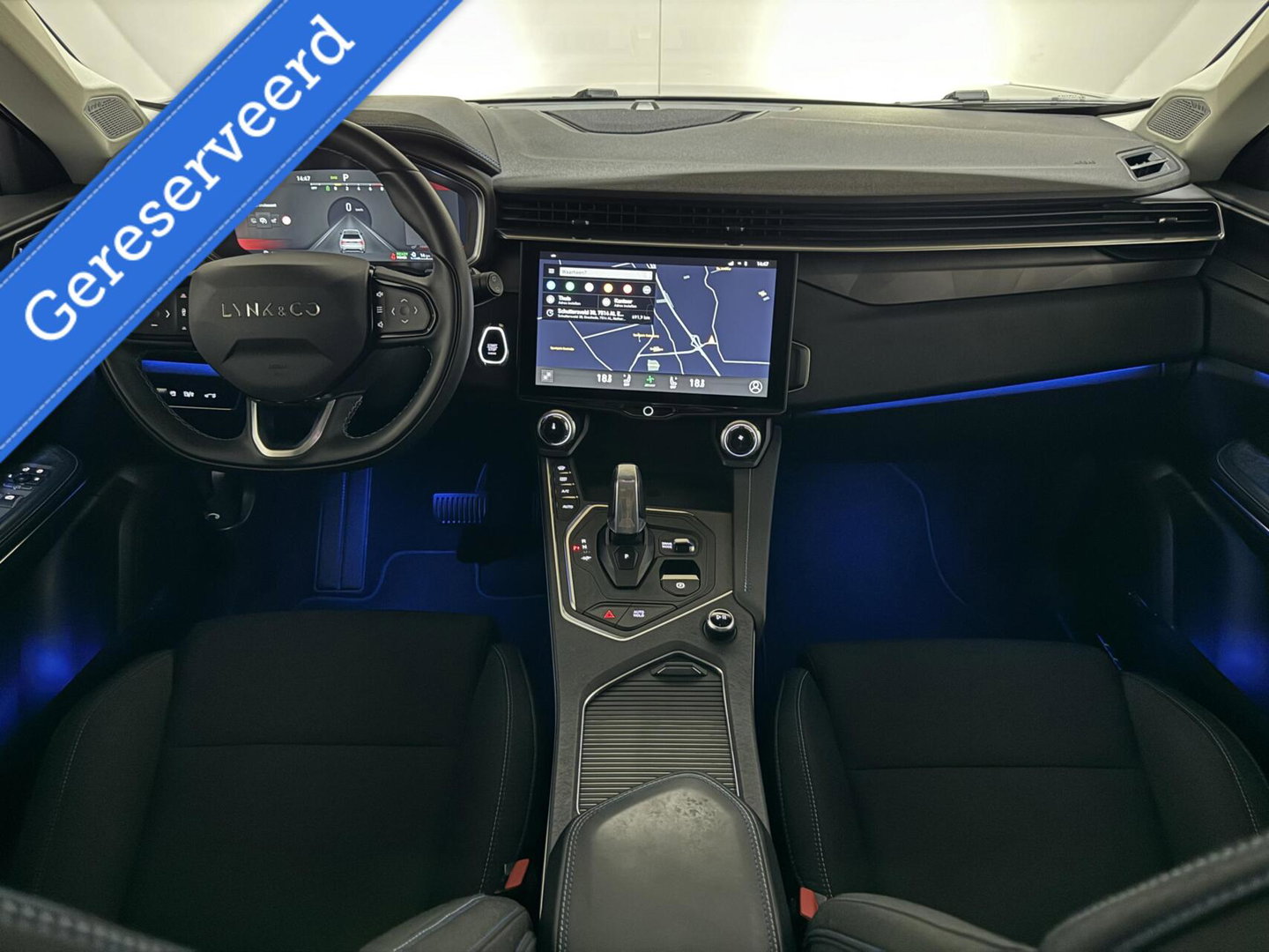 Lynk & Co 01 1.5 Plug-in Black Edition Pano Sfeer. CarPlay 360° Trekh.