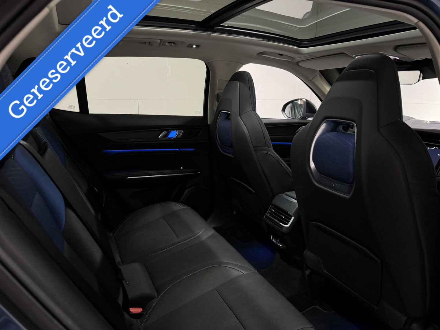 Lynk & Co 01 1.5 Plug-in Black Edition Pano Sfeer. CarPlay 360° Trekh.
