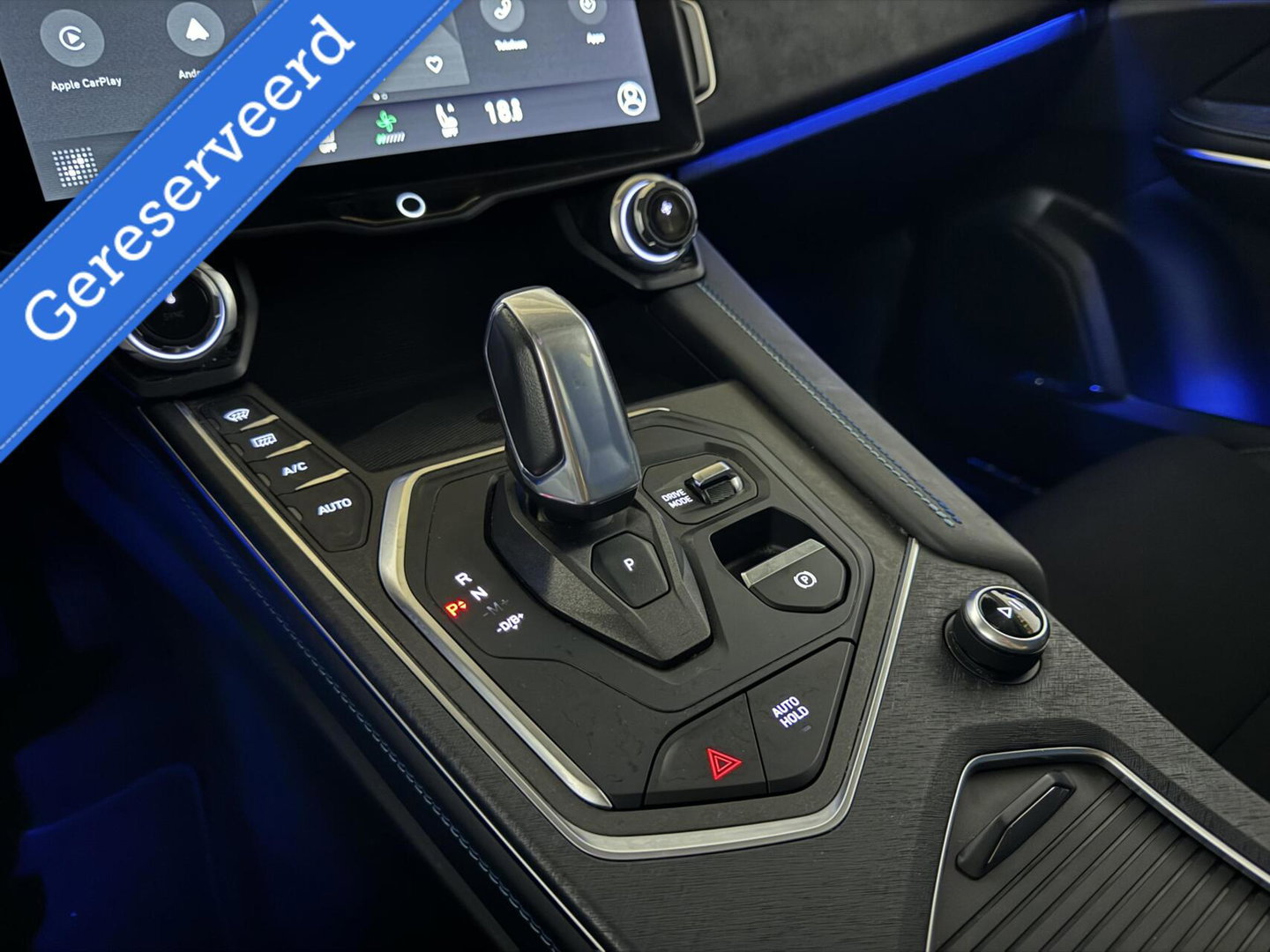 Lynk & Co 01 1.5 Plug-in Black Edition Pano Sfeer. CarPlay 360° Trekh.