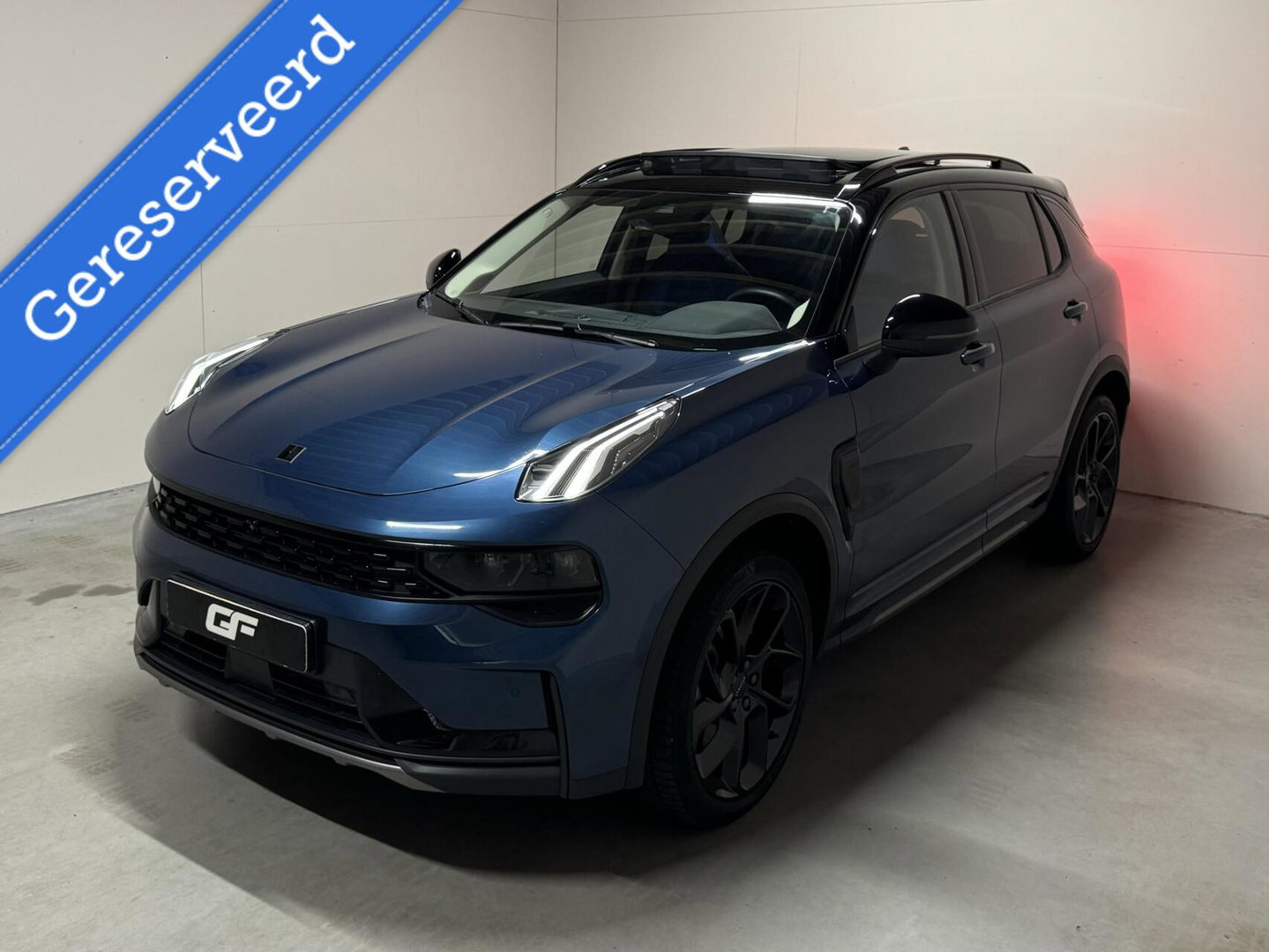 Lynk & Co 01 1.5 Plug-in Black Edition Pano Sfeer. CarPlay 360° Trekh.