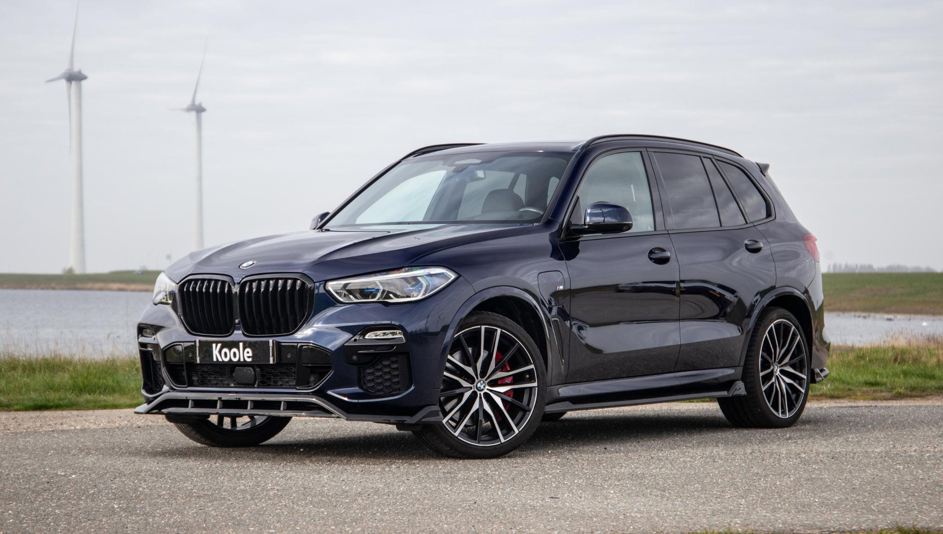BMW X5 xDrive45e High Executive SKY LOUNGE / LASER / 4 WIELSTURING / DIMAND POOK / LEDER / MAXTON / M PAKKET