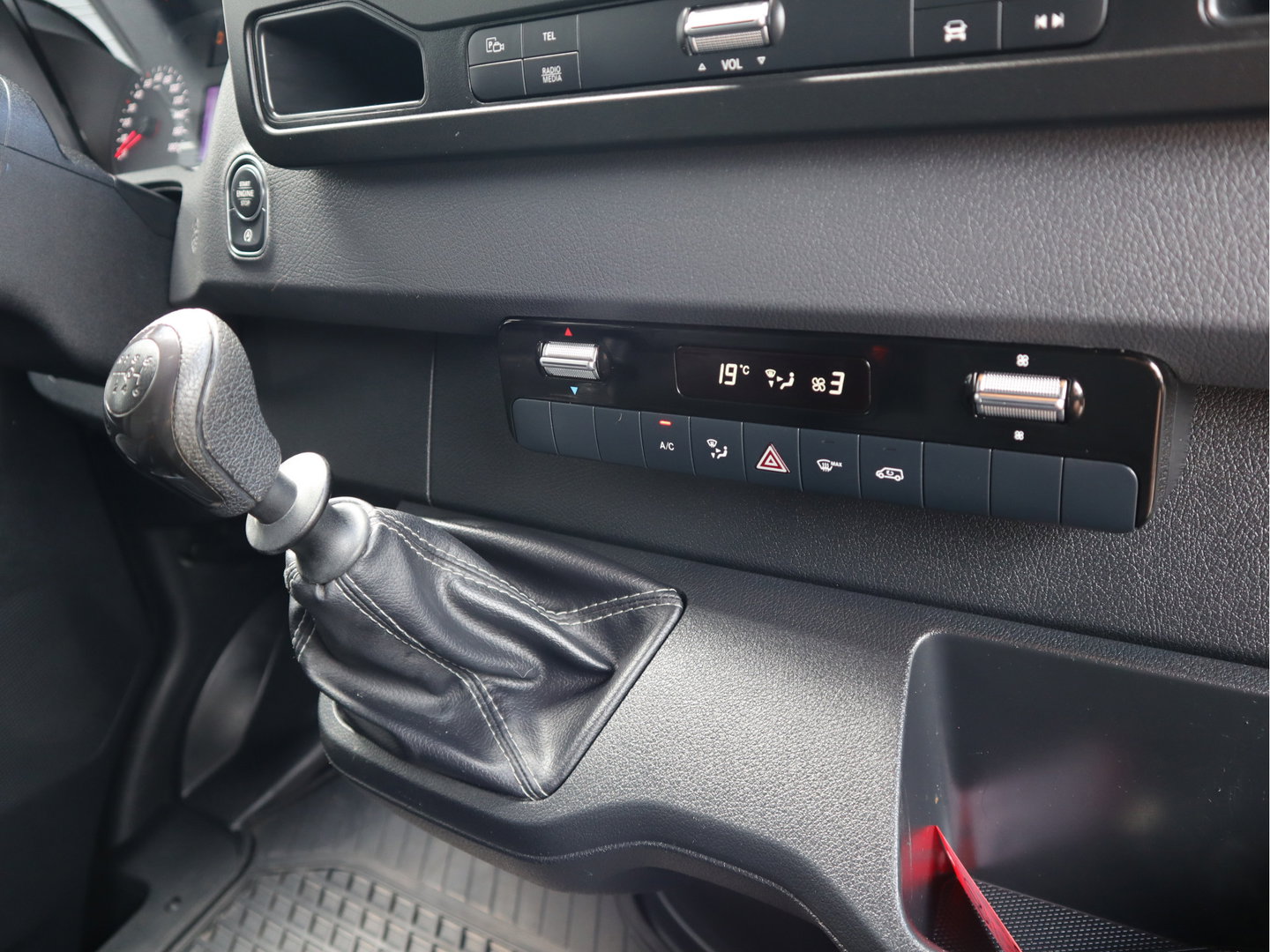 Mercedes-Benz Sprinter 315 CDI 150 pk L2H2 Mbux - Camera - Bankje