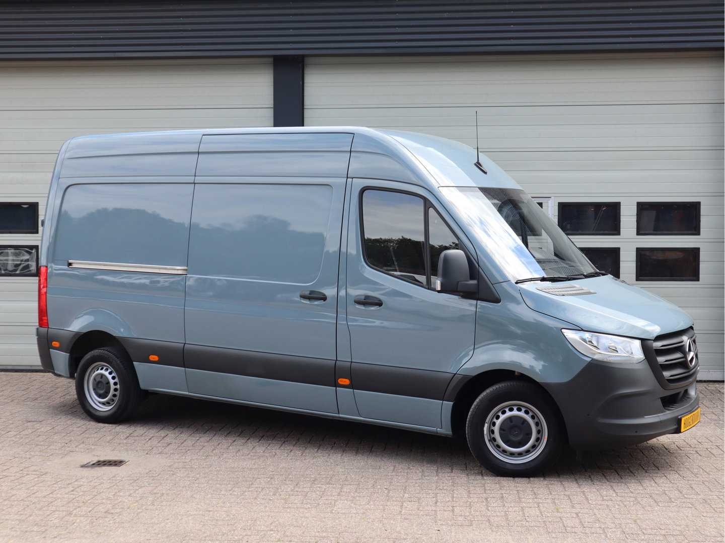 Mercedes-Benz Sprinter 315 CDI 150 pk L2H2 Mbux - Camera - Bankje