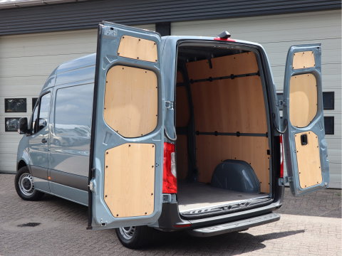 Mercedes-Benz Sprinter 315 CDI 150 pk L2H2 Mbux - Camera - Bankje