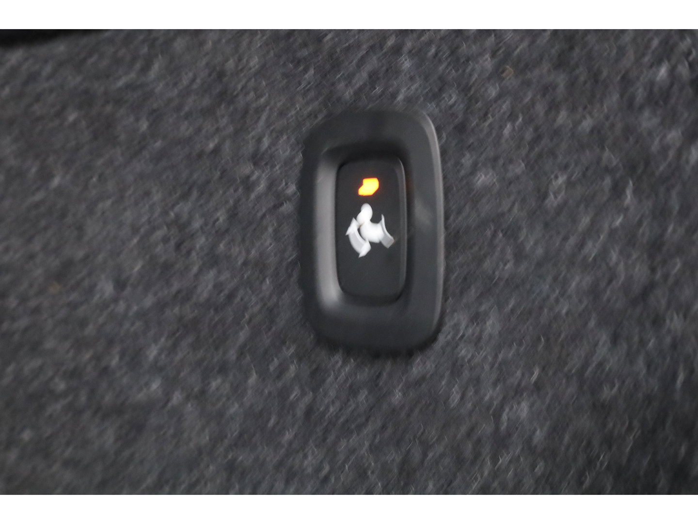 Volvo XC40 1.5 T4 Plug-in hybrid Plus Bright | Prijs rijklaar | Facelift | trekhaak | H&K Audio | carplay | stoel & stuur verwarming | Memory |