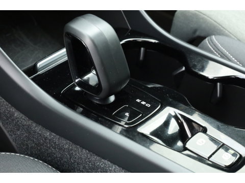 Volvo XC40 1.5 T4 Plug-in hybrid Plus Bright | Prijs rijklaar | Facelift | trekhaak | H&K Audio | carplay | stoel & stuur verwarming | Memory |