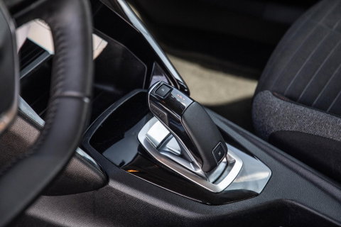 Peugeot 2008 1.2 PureTech Active AUTOMAAT / CRUISE CONTROLE / CARPLAY / DEALER ONDERHOUDEN