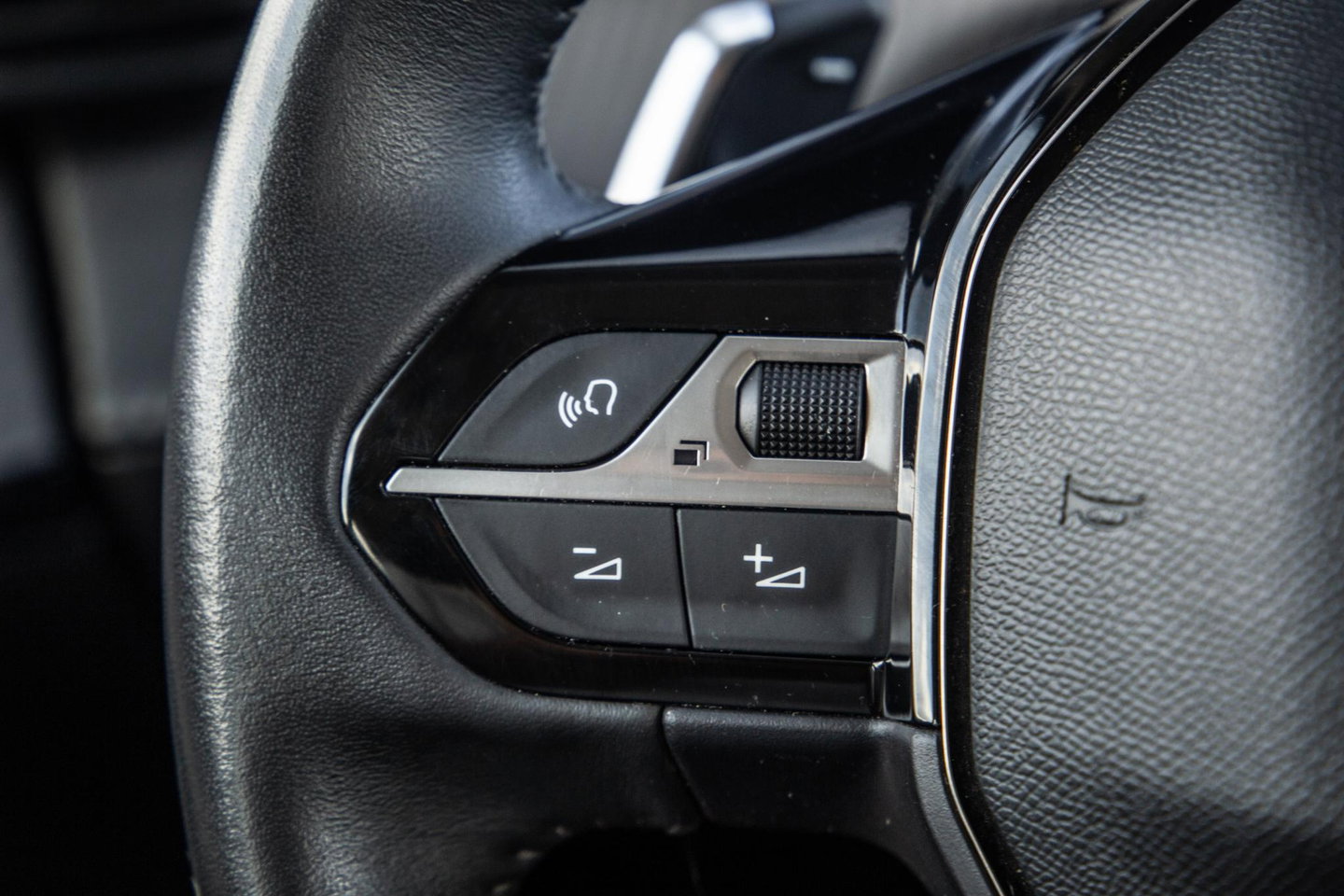 Peugeot 2008 1.2 PureTech Active AUTOMAAT / CRUISE CONTROLE / CARPLAY / DEALER ONDERHOUDEN