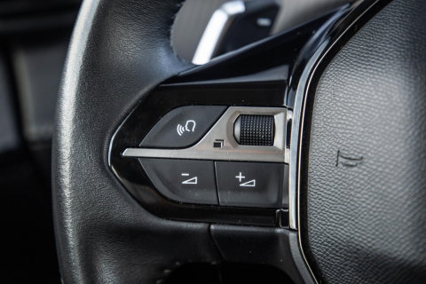 Peugeot 2008 1.2 PureTech Active AUTOMAAT / CRUISE CONTROLE / CARPLAY / DEALER ONDERHOUDEN