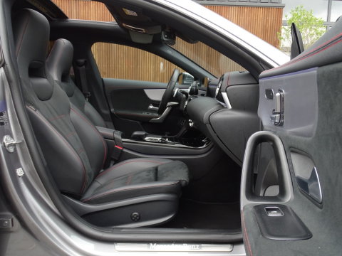 Mercedes-Benz CLA-Klasse Shooting Brake 250 225PK AMG / panorama / *NAP*
