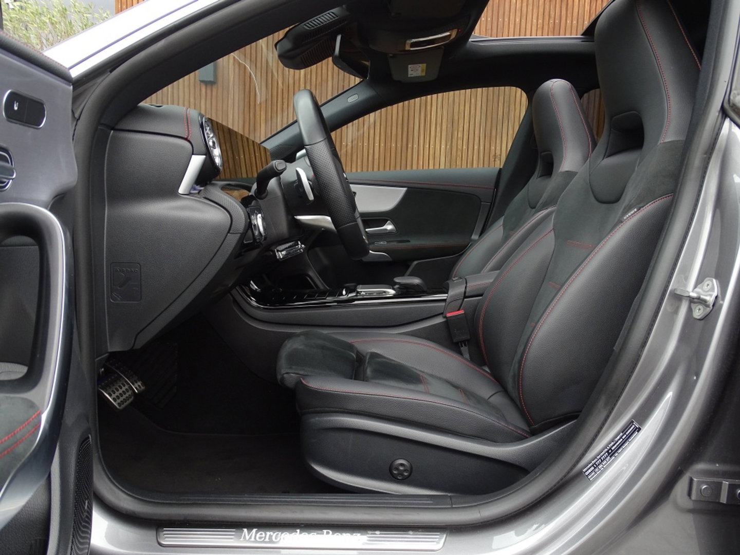 Mercedes-Benz CLA-Klasse Shooting Brake 250 225PK AMG / panorama / *NAP*