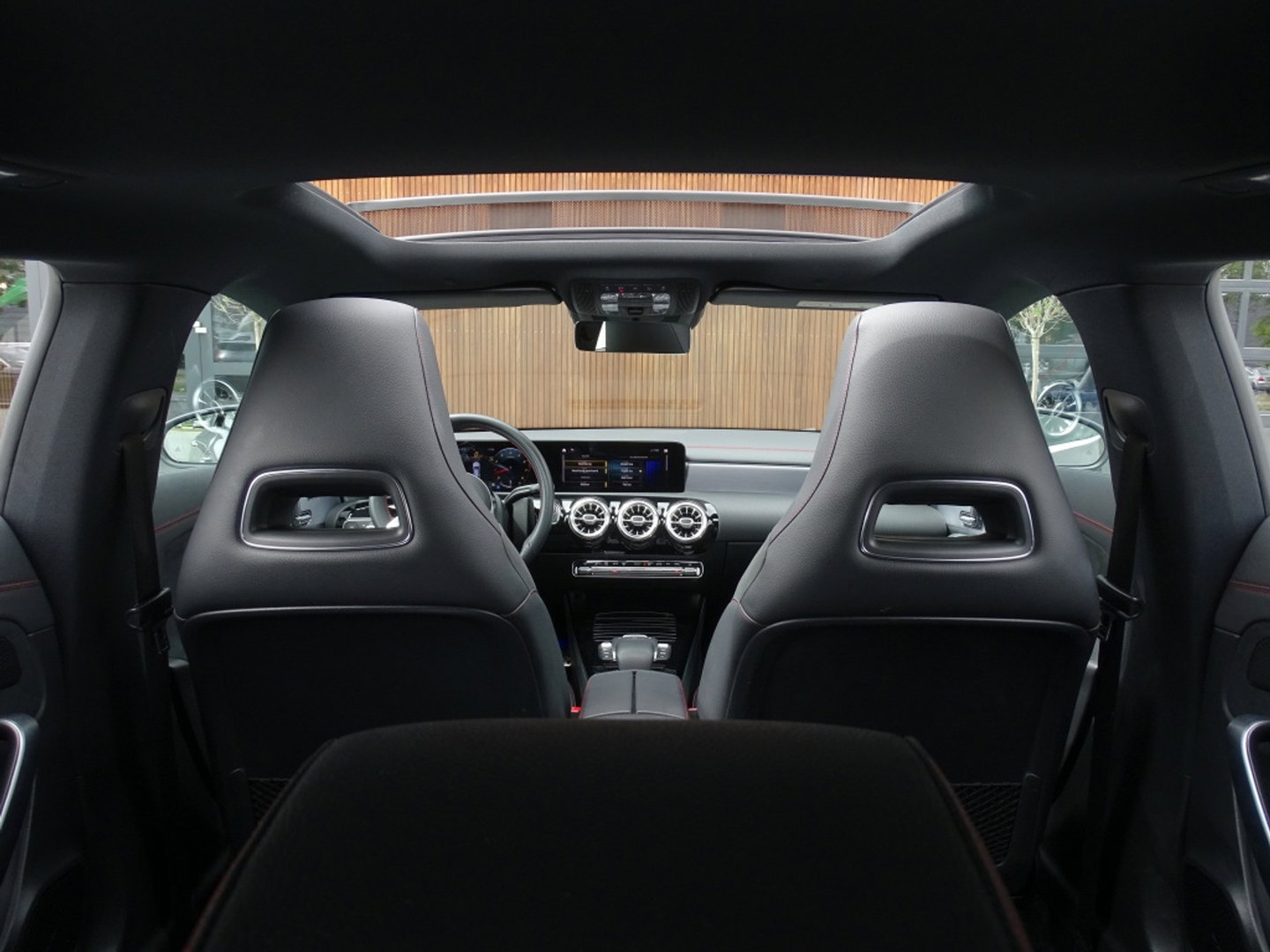 Mercedes-Benz CLA-Klasse Shooting Brake 250 225PK AMG / panorama / *NAP*