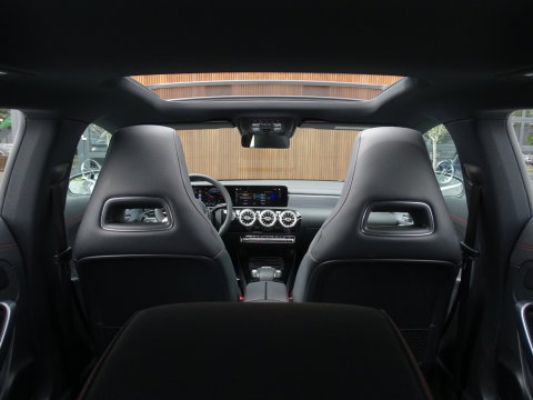 Mercedes-Benz CLA-Klasse Shooting Brake 250 225PK AMG / panorama / *NAP*
