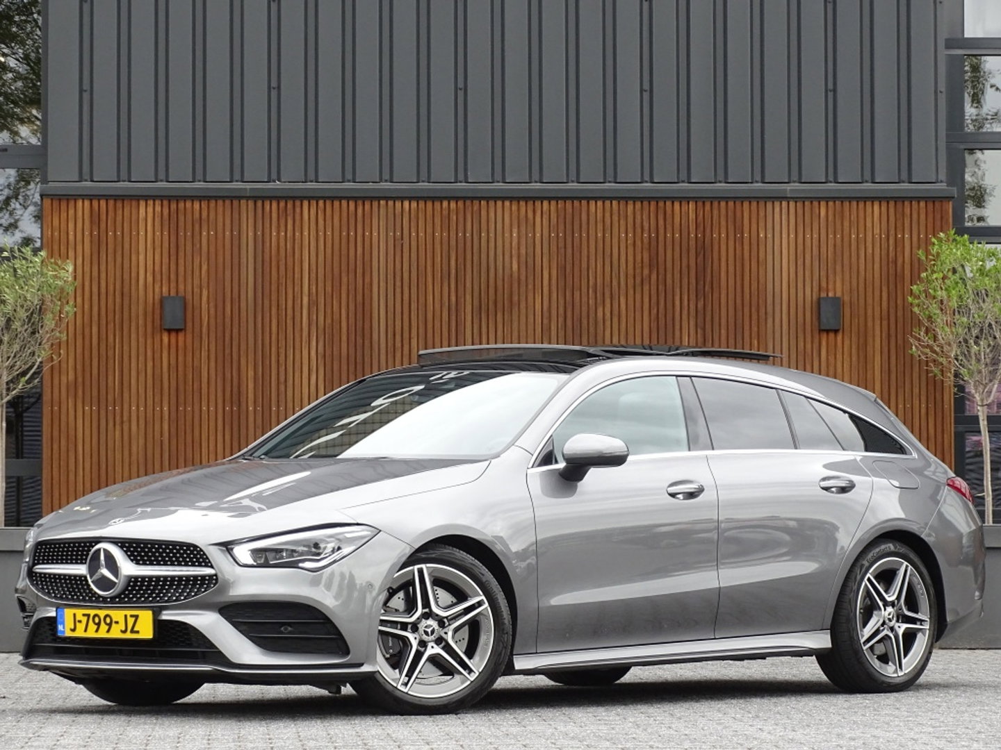 Mercedes-Benz CLA-Klasse Shooting Brake 250 225PK AMG / panorama / *NAP*