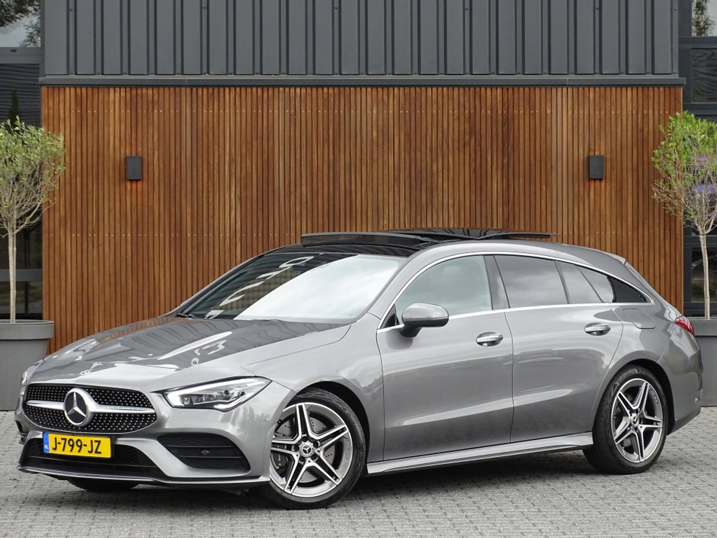 Mercedes-Benz CLA-Klasse Shooting Brake 250 225PK AMG / panorama / *NAP*
