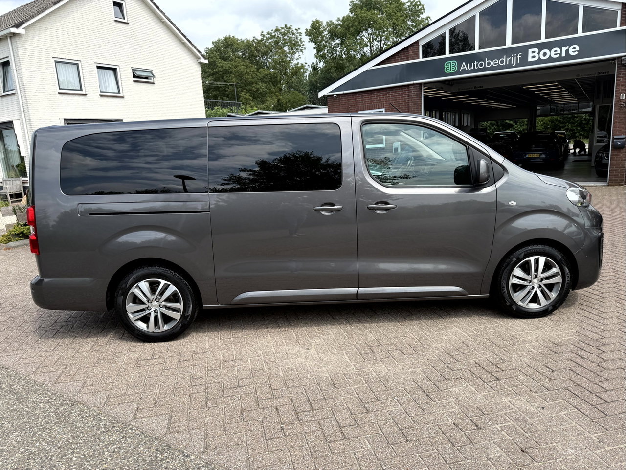 Peugeot Traveller
