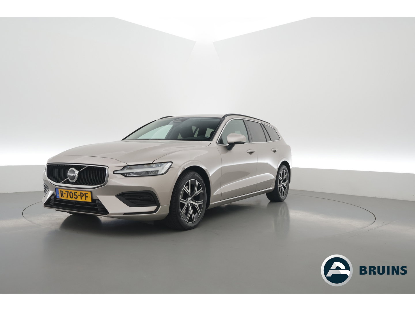 Volvo V60 2.0 B3 Core Prijs rijklaar | Trekhaak | Stoel + stuurverw. | ACC | Dodehoek (Blis) |