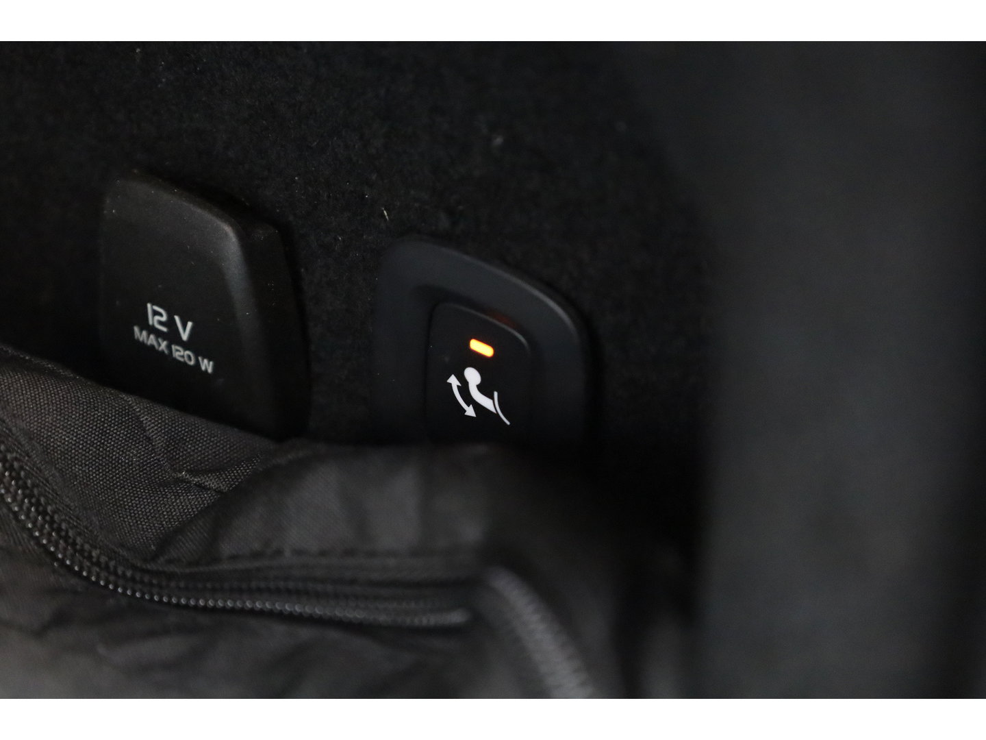 Volvo V60 2.0 B3 Core | Prijs rijklaar | Trekhaak | Camera | ACC | 4x Stoel + stuuverw. |