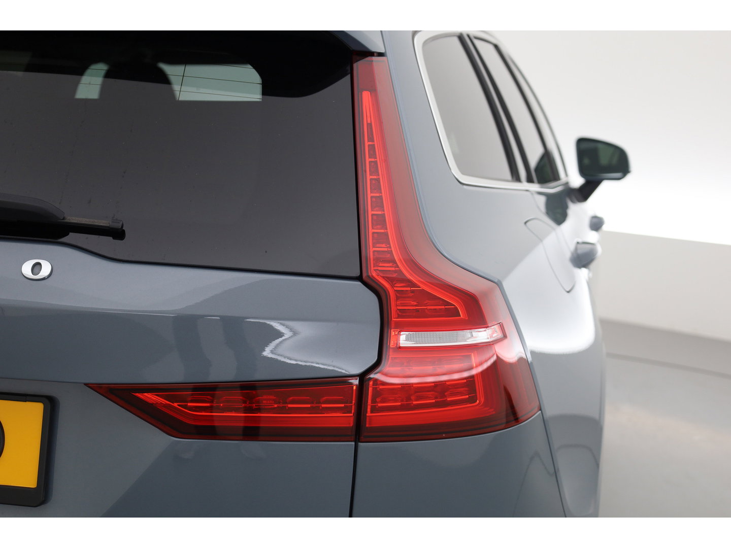 Volvo V60 2.0 B3 Core | Prijs rijklaar | Trekhaak | Camera | ACC | 4x Stoel + stuuverw. |