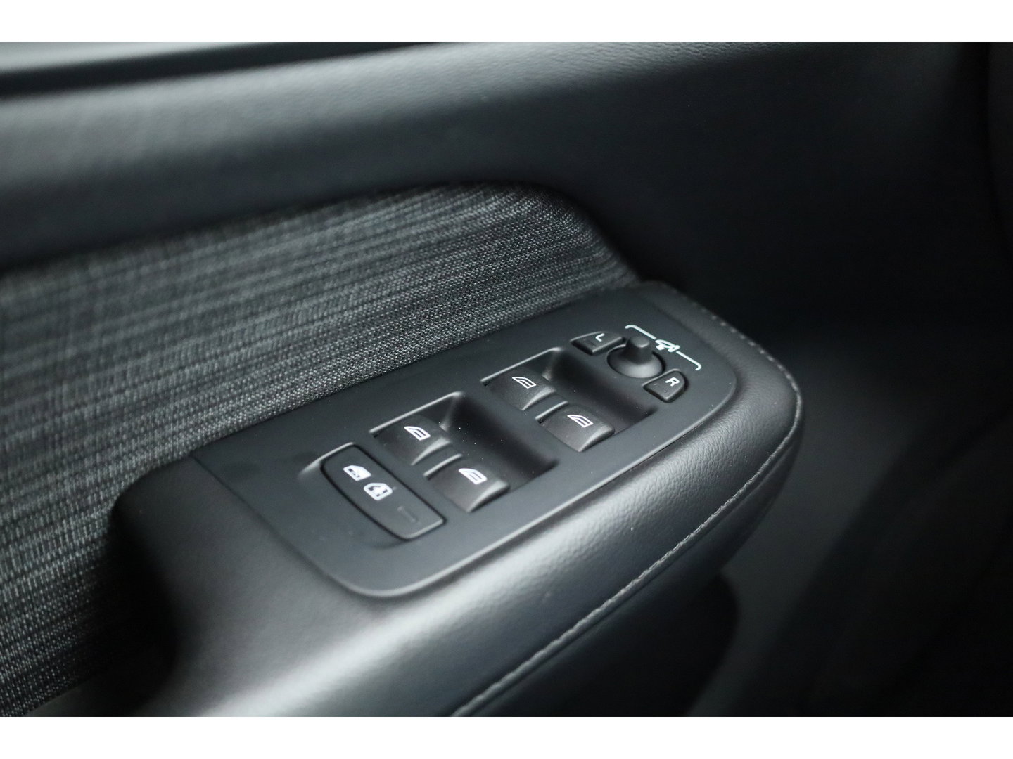Volvo V60 2.0 B3 Core | Prijs rijklaar | Trekhaak | Camera | ACC | 4x Stoel + stuuverw. |