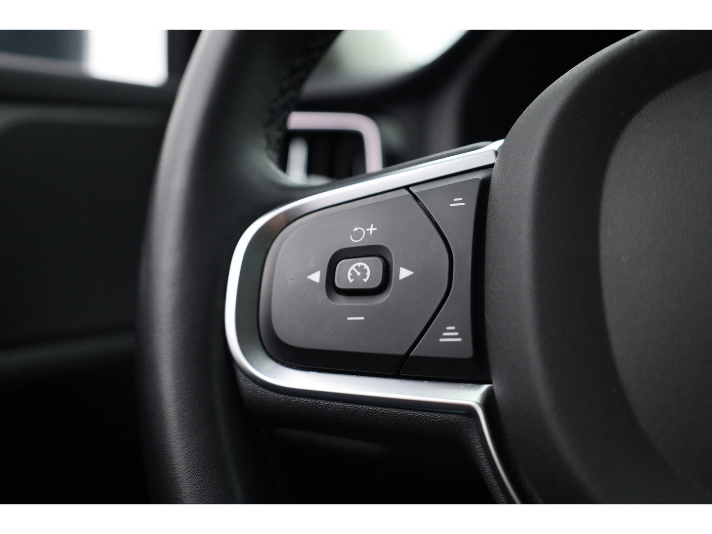 Volvo V60 2.0 B3 Core | Prijs rijklaar | Trekhaak | Camera | ACC | 4x Stoel + stuuverw. |