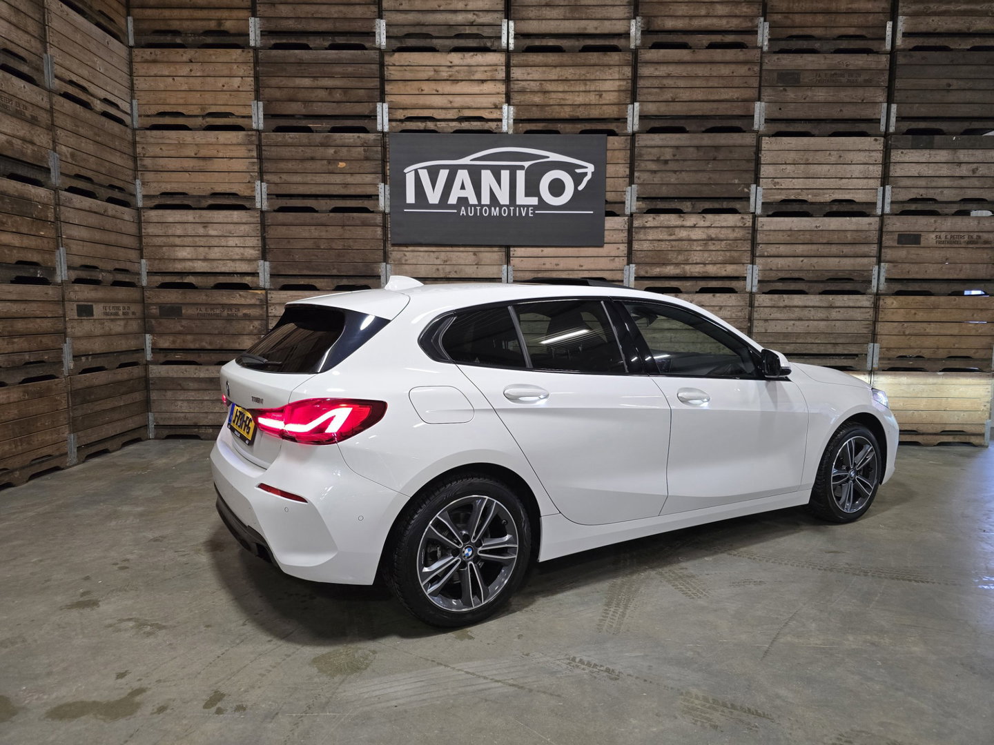 BMW 1-serie 118i High Executive Sport Line Pano LED VCP PDC Trekhaak LM