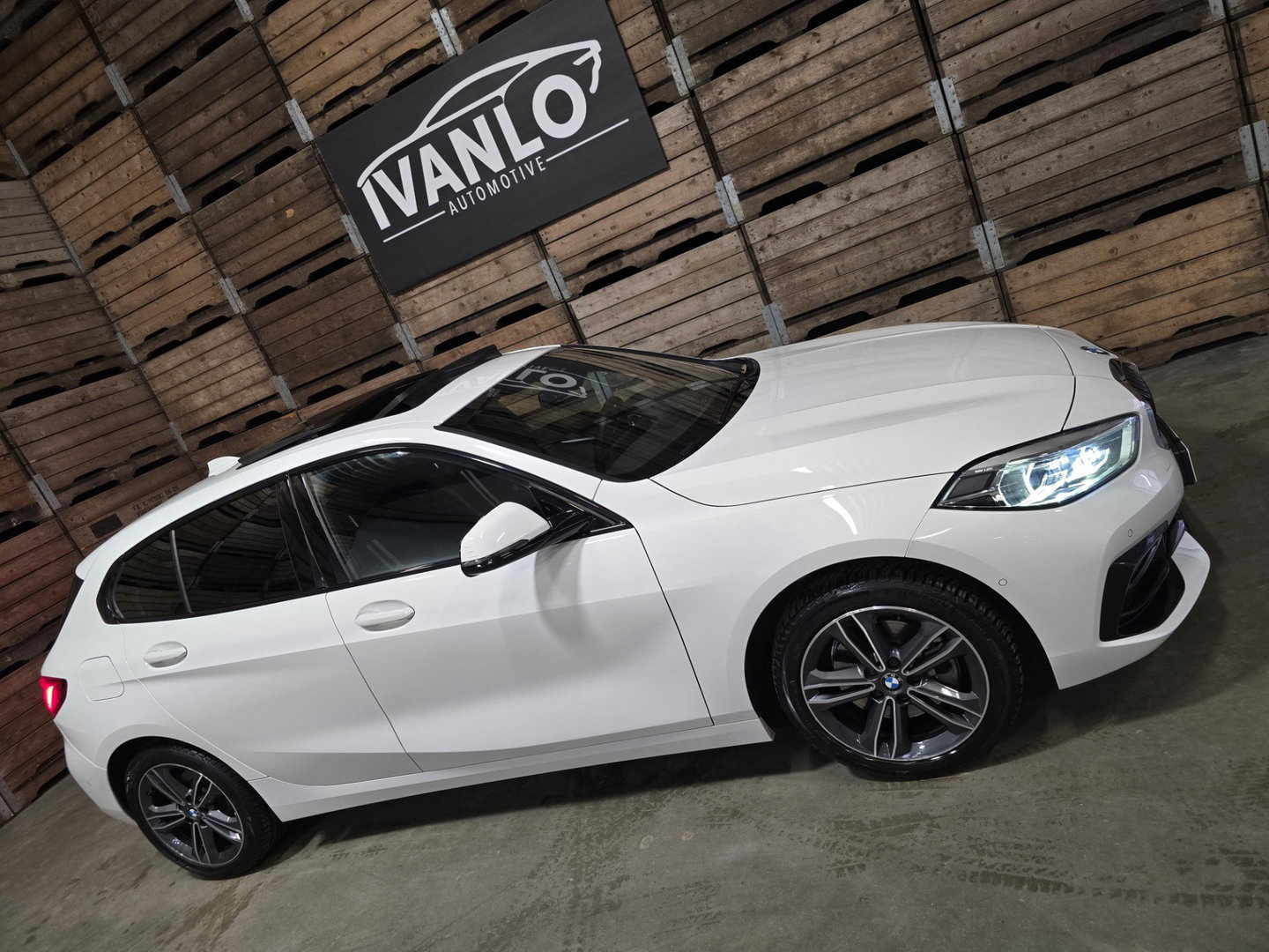 BMW 1-serie 118i High Executive Sport Line Pano LED VCP PDC Trekhaak LM