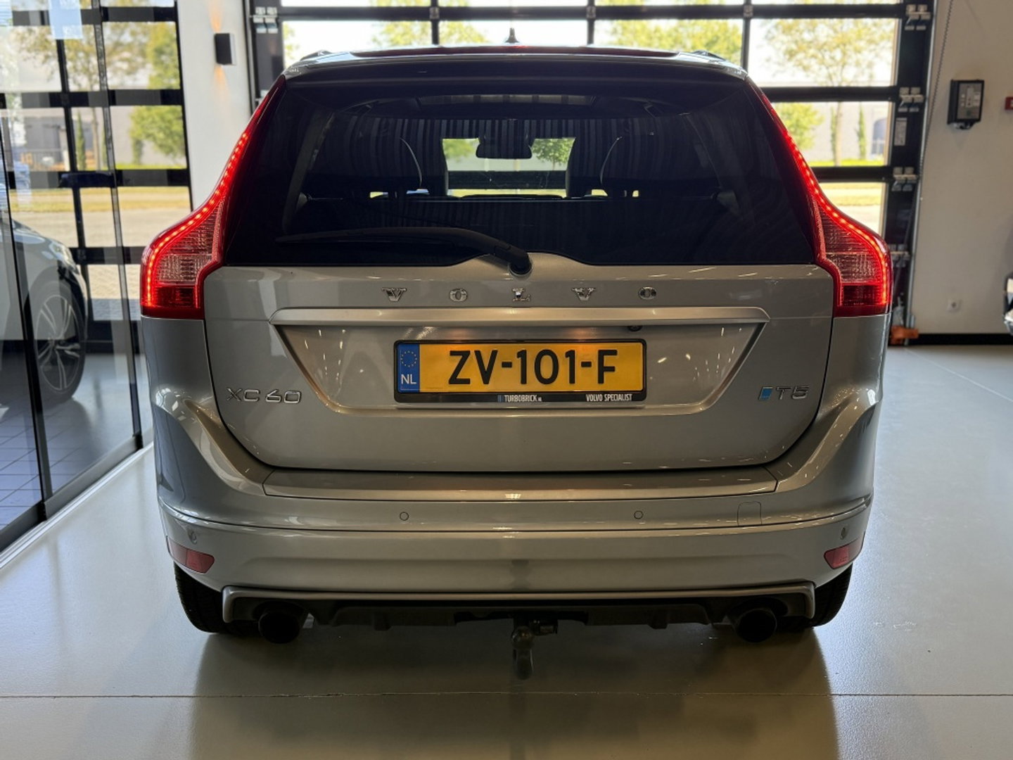 Volvo XC60 2.0 T5 FWD Polar+ 245PK / R-Design / LED
